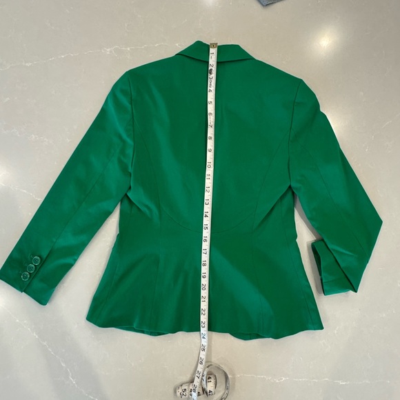 The Limited Women’s Suit. One-Button Blazer (XS) & Straight Leg Trouser (0) - Picture 15 of 16